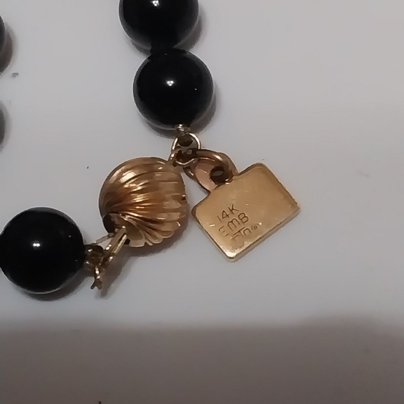 Vintage 14k Gold & Black Onyx individually knotted Beaded Necklace - Picture 4 of 8